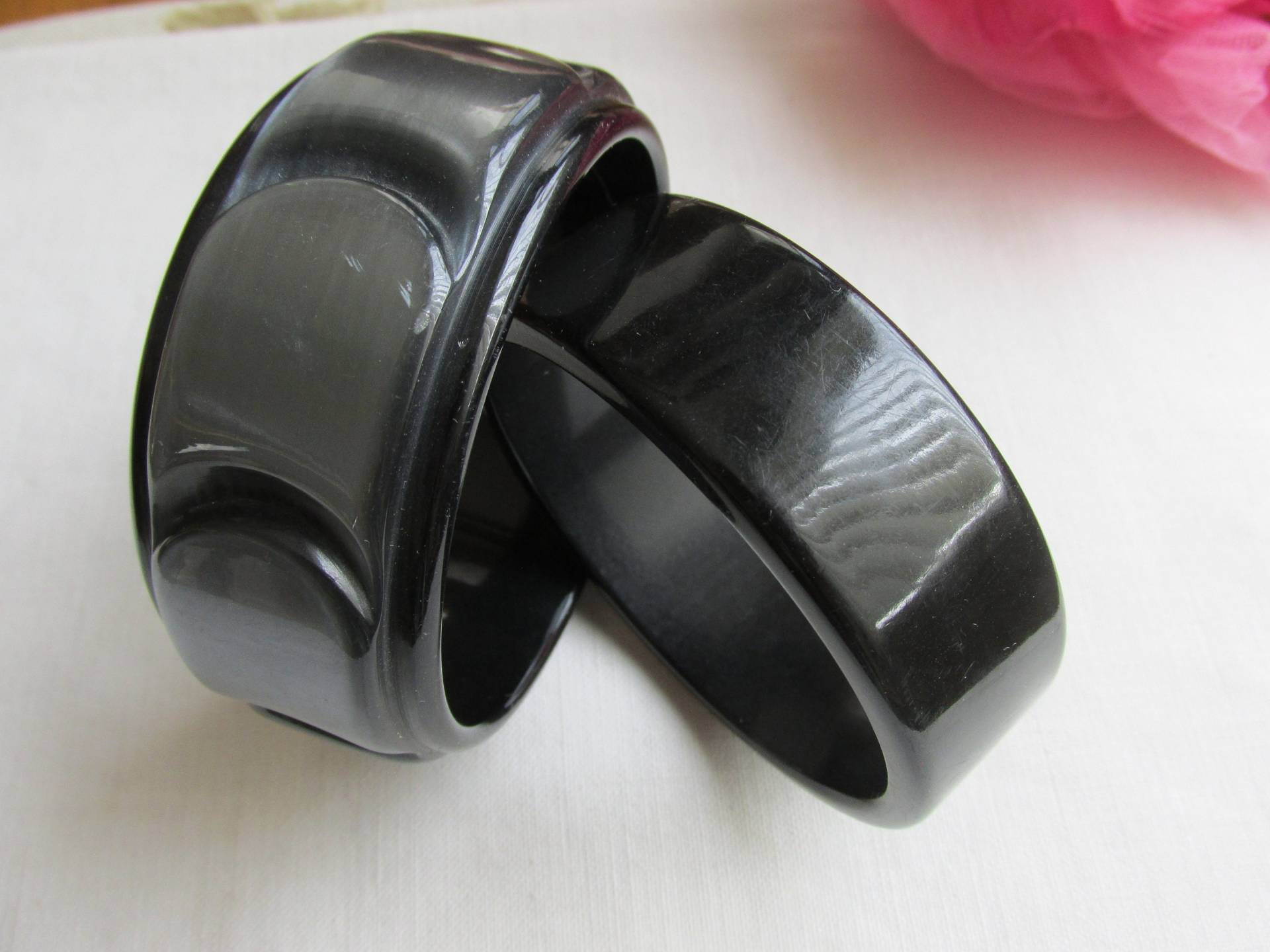Armreifen - Schwarze Kunststoff 2Er Set Vintage Armreifen - Schwarze Kunststoff 2Er Set Vintage von TwoGoodEggs
