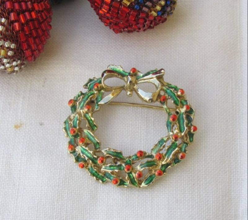 Brosche - Adventskranz Vintage Brosche - Adventskranz Vintage von TwoGoodEggs