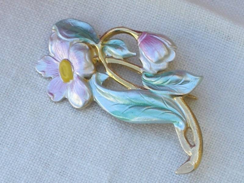 Brosche - Emaille Blume Von Kelly Waters in Pastellfarben Original Box Brosche - Emaille Blume Von Kelly Waters in Pastellfarben Original Box von TwoGoodEggs