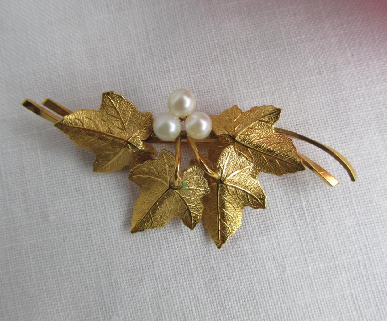 Brosche - Gold Fill Blätter Mit Perlen Vintage Brosche - Gold Fill Blätter Mit Perlen Vintage von TwoGoodEggs