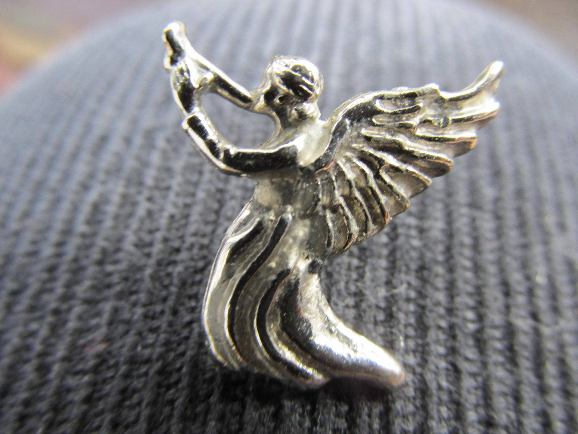 Engel Tac Pin in Silber - Vintage Engel Tac Pin in Silber - Vintage von TwoGoodEggs