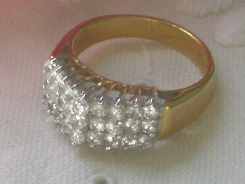 Goldfarbener Zirkonia-Ring - Größe 8, 5 Goldfarbener Zirkonia-Ring - Größe 8, 5 von TwoGoodEggs