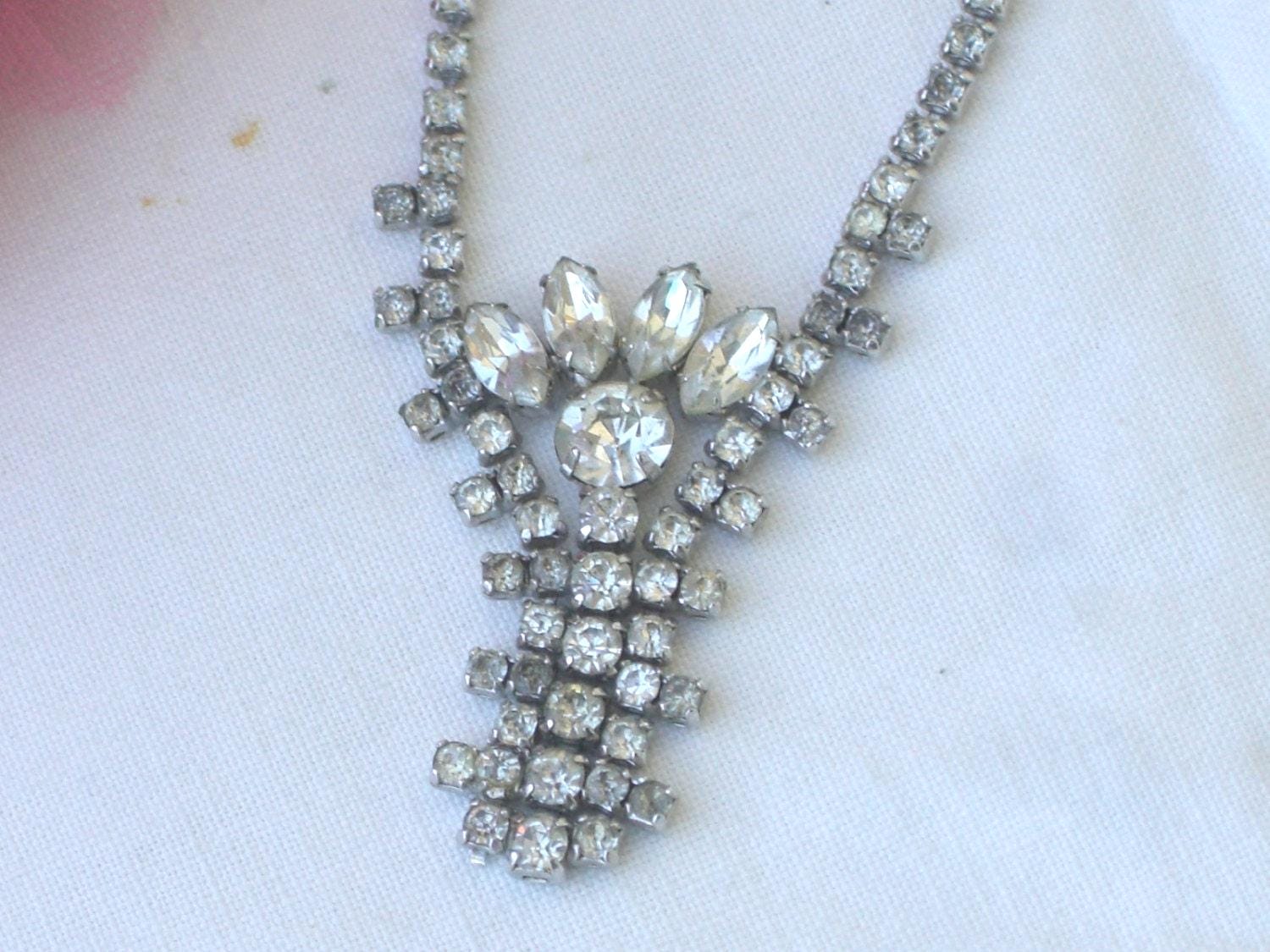 Halskette Mit Strasssteinen - Vintage Versandkostenfrei von TwoGoodEggs