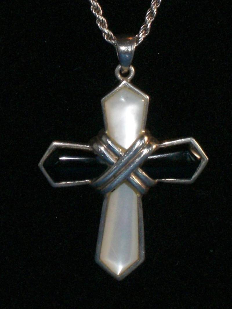 Kreuz - Onyx Und Perlmutt Sterling Silber Anhänger An Kette Vintage Versandkostenfrei Kreuz - Onyx Und Perlmutt Sterling Silber Anhänger An Kette Vintage Versandkostenfrei von TwoGoodEggs