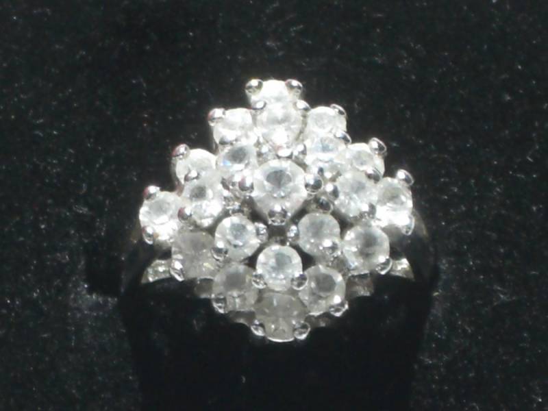 Kubikzirkonia Sterling Silber Ring - Größe 6, 5 Kubikzirkonia Sterling Silber Ring - Größe 6, 5 von TwoGoodEggs