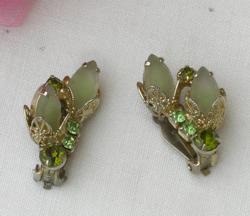 Ohrringe - Grünes Glas Und Strass Ohrclips Vintage Ohrringe - Grünes Glas Und Strass Ohrclips Vintage von TwoGoodEggs