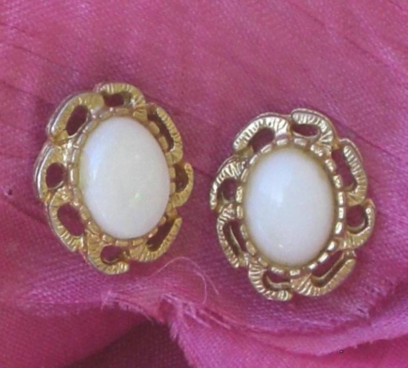 Ohrringe - Weiß Opalisierende Ohrstecker Für Gepiercte Ohren Vintage Ohrringe - Weiß Opalisierende Ohrstecker Für Gepiercte Ohren Vintage von TwoGoodEggs