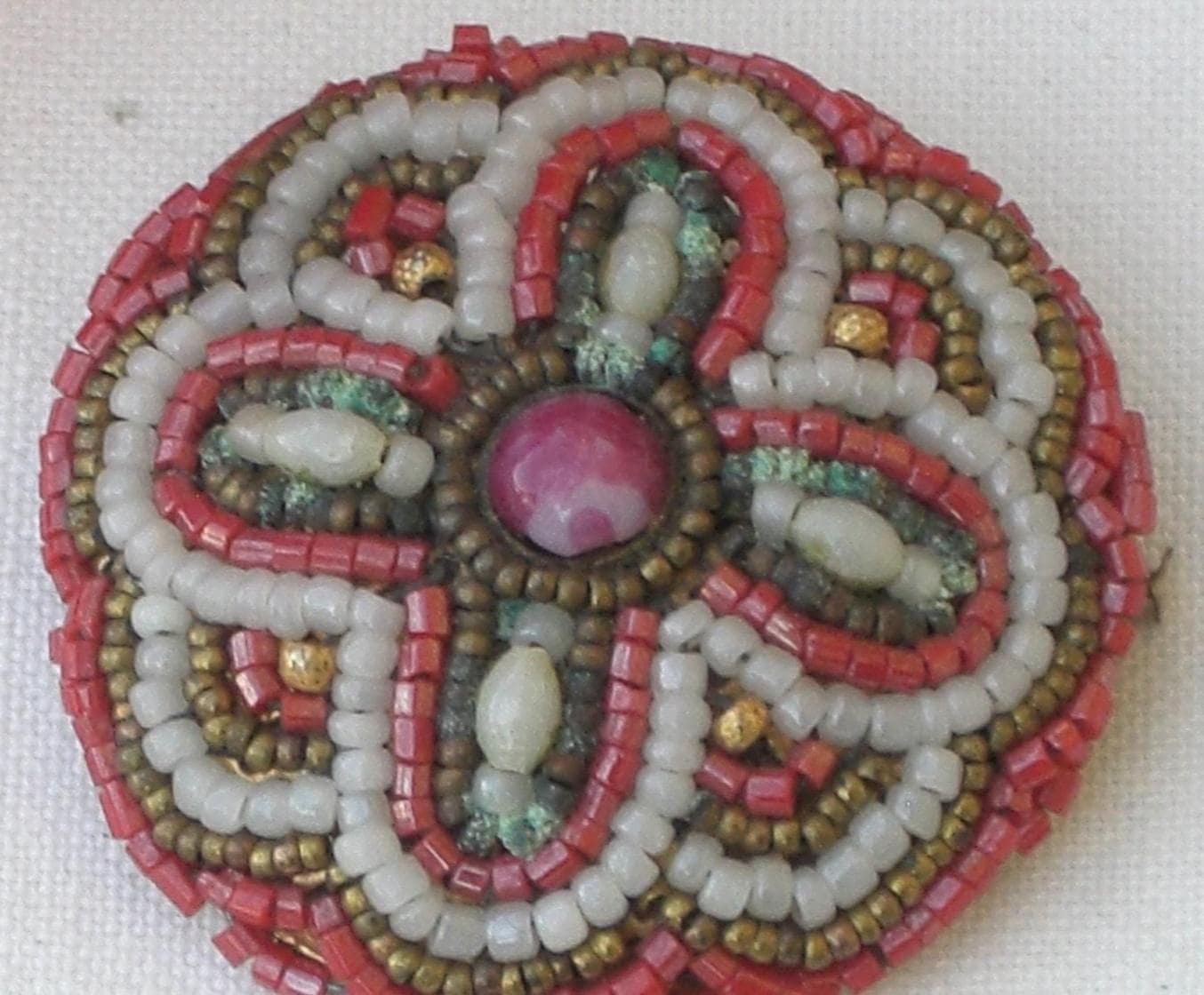 Perlen Brosche Vintage Bead Embroidery Perlen Brosche Vintage Bead Embroidery von TwoGoodEggs