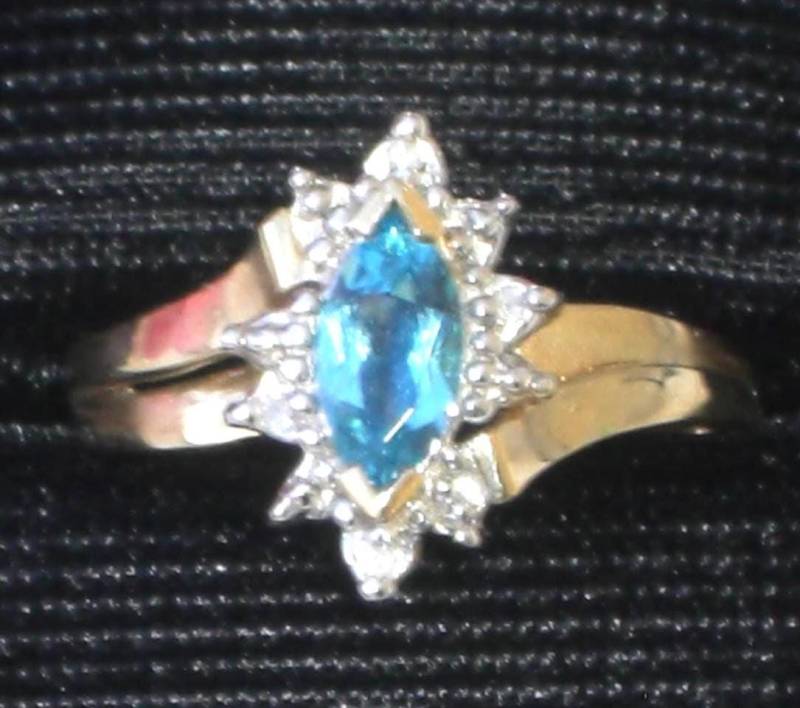 Ring - Aquamarin Und Diamant in 10K Gold Für März Oder April Geburtstag/Something Blue Engagemant Versandkostenfrei Vintage von TwoGoodEggs