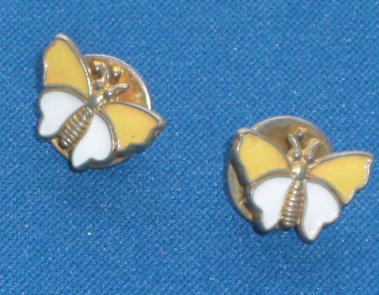 Schmetterling Brosche Aus Emaille Mit Ohrsteckerverschluss - Vintage Schmetterling Brosche Aus Emaille Mit Ohrsteckerverschluss - Vintage von TwoGoodEggs