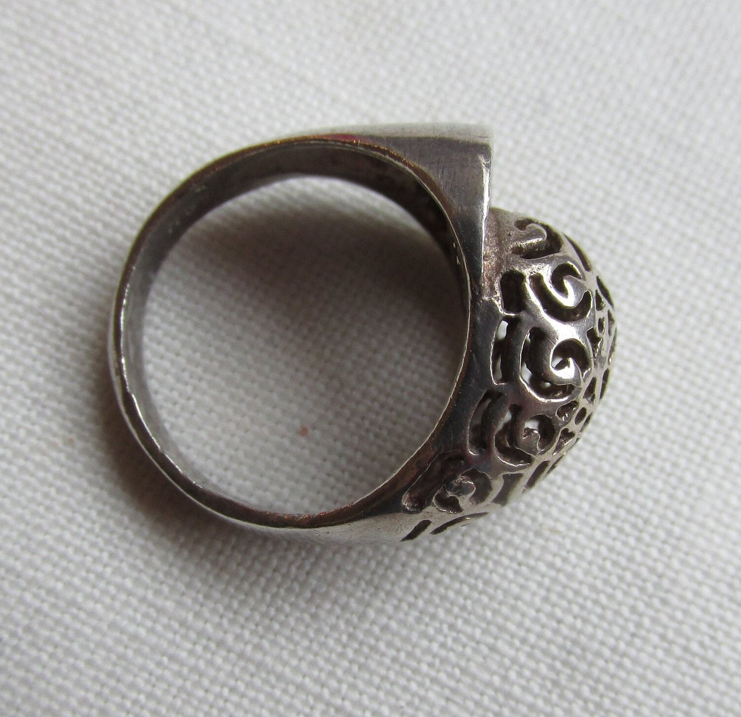 Vintage 14K Weißgold Filigrane Kuppel Ring - Größe 5 Vintage 14K Weißgold Filigrane Kuppel Ring - Größe 5 von TwoGoodEggs