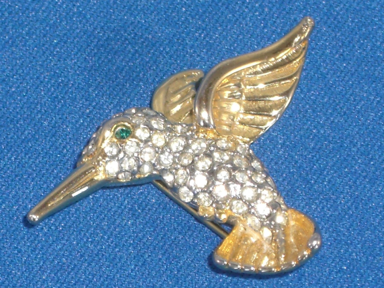 Vintage Kolibri Strass Brosche - Anstecknadel Goldfarben Vintage Kolibri Strass Brosche - Anstecknadel Goldfarben von TwoGoodEggs