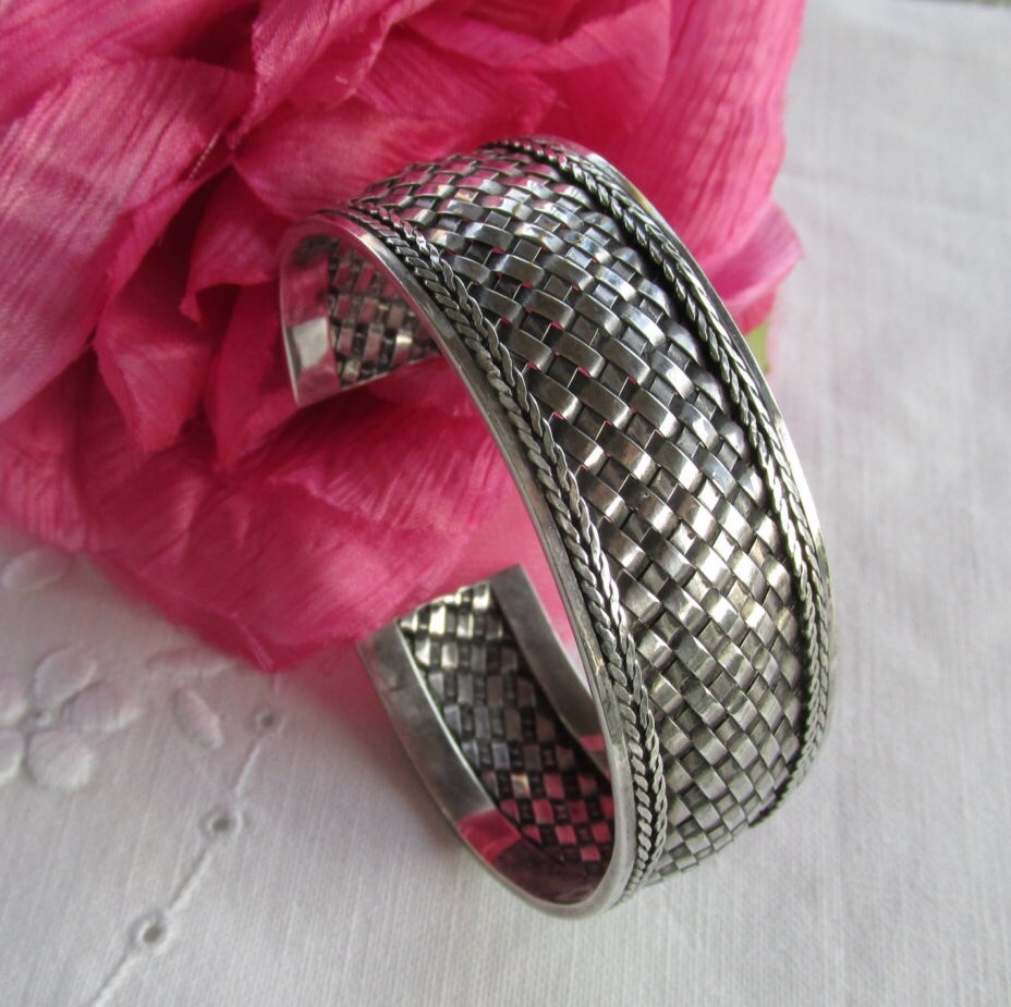 Vintage Sterling Silber Gewebt Armreif Vintage Sterling Silber Gewebt Armreif von TwoGoodEggs