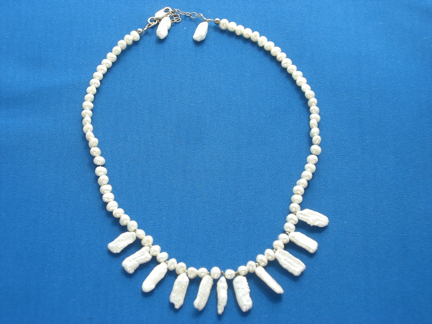 Vintage Süsswasserperlenkette Längliche Perlenanhänger - Kostenloser Versand von TwoGoodEggs