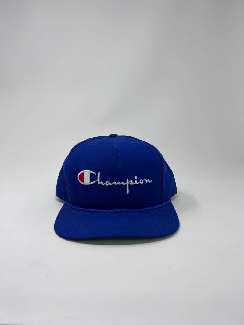 New Era Champion Snapback Script Ausverkauft von TwoGuysGoodBuys