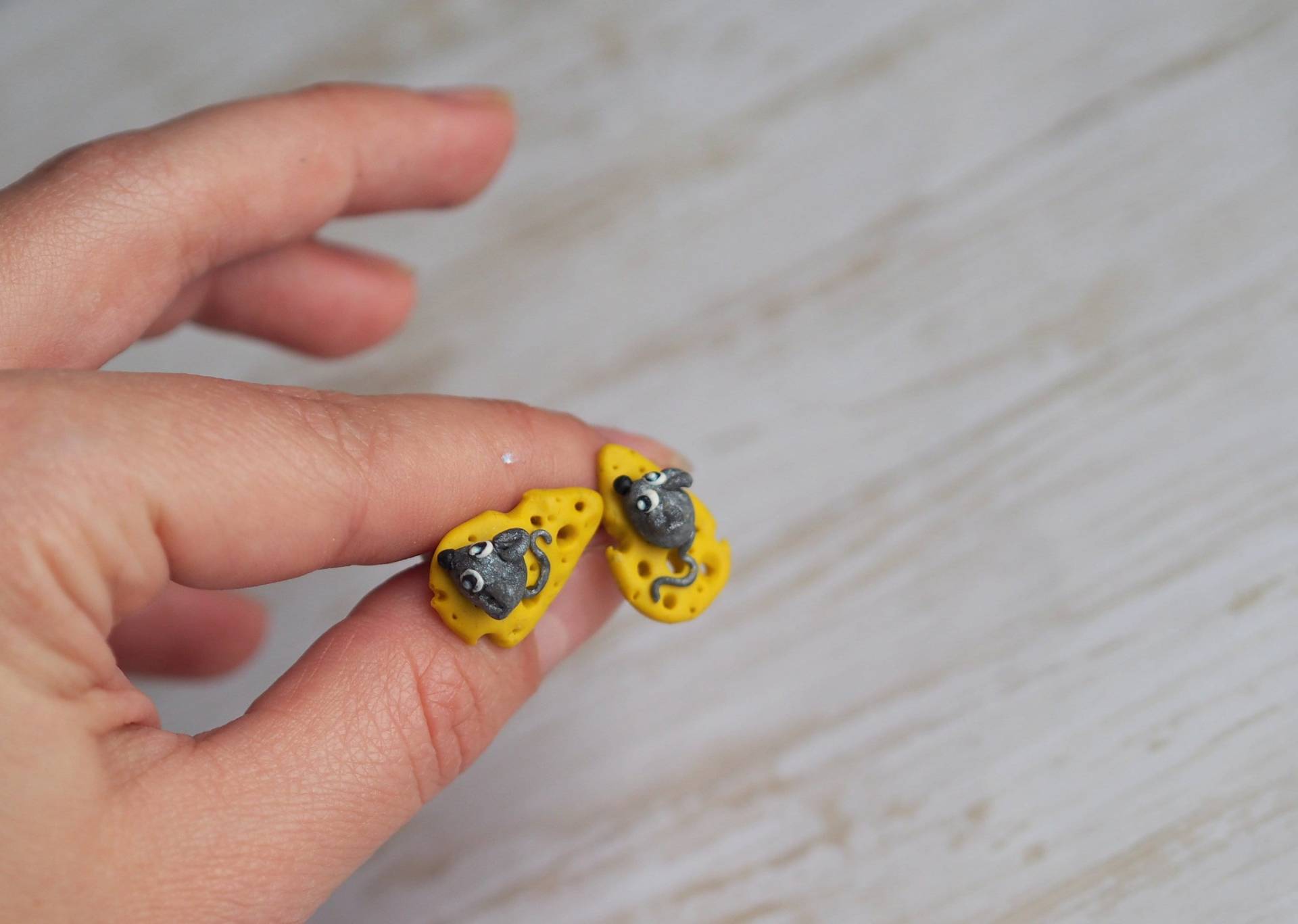 Ratte & Käse Ohrringe, Handgemachte Kawaii Maus Ohrstecker, Lustiges Geschenk Für Food Liebhaber Ratten Fans, Süßes Essen Schmuck, Mäuse Ratte & Käse Ohrringe, Handgemachte Kawaii Maus Ohrstecker, Lustiges Geschenk Für Food Liebhaber Ratten Fans, Süßes Essen Schmuck, Mäuse von TwoOwlsAndACat