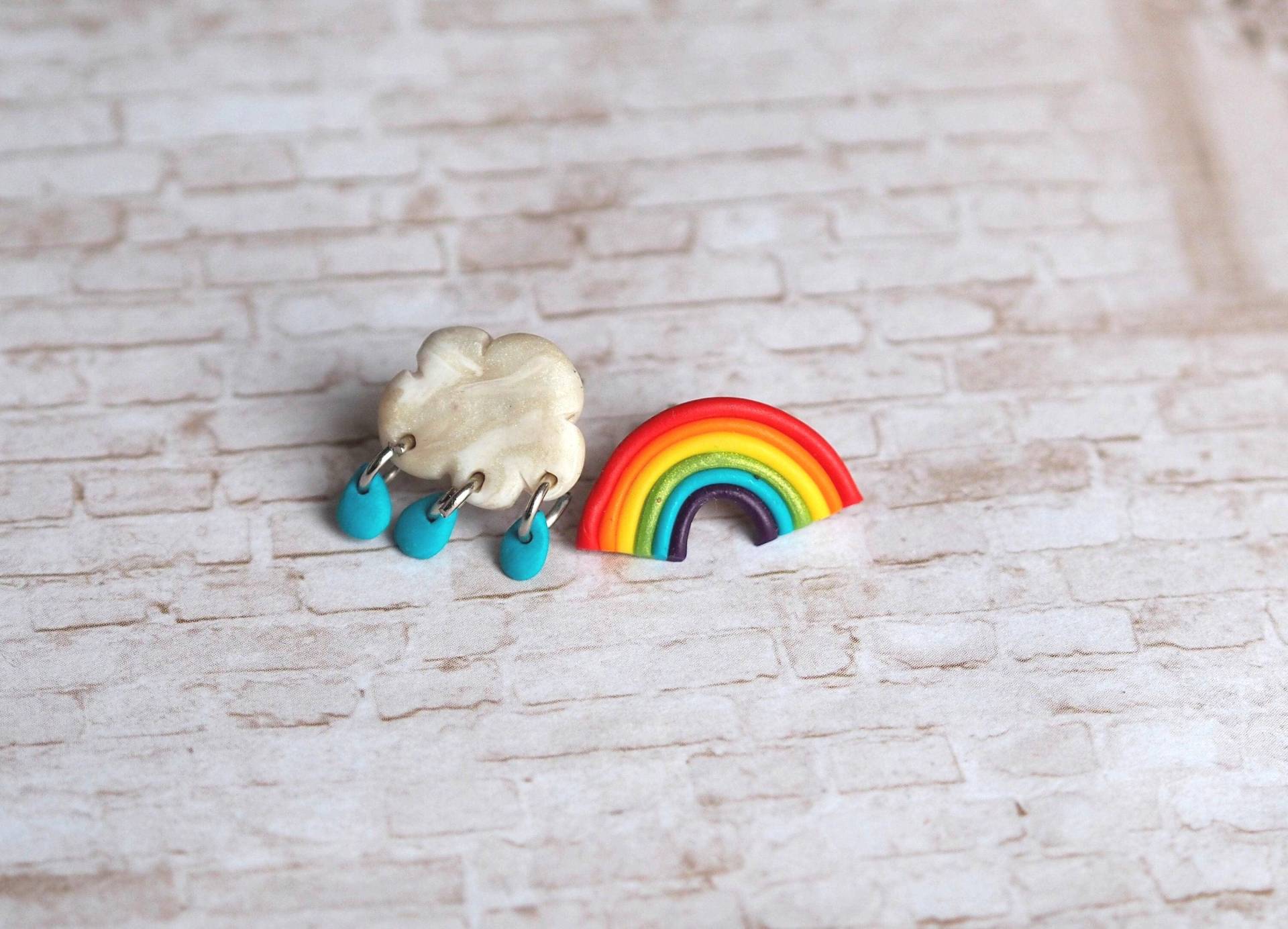 Ungleicher Wetter Schmuck, Handgefertigte Ohrstecker Aus Ton, Wunderliche Regen Wolke & Regenbogen Geschenk, Bunte Polymer Ohrringe Ungleicher Wetter Schmuck, Handgefertigte Ohrstecker Aus Ton, Wunderliche Regen Wolke & Regenbogen Geschenk, Bunte Polymer Ohrringe von TwoOwlsAndACat
