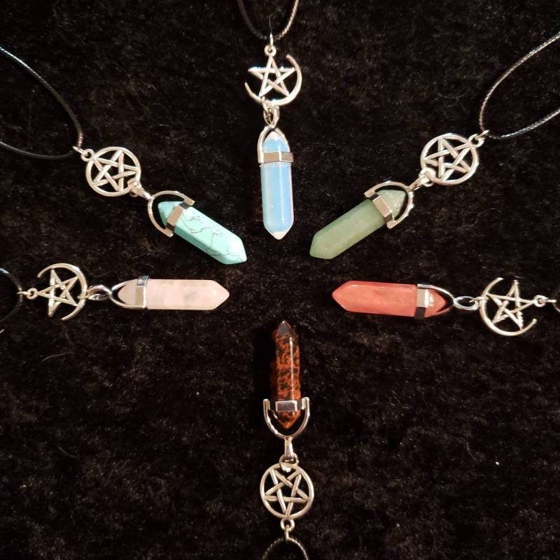 Polierter Naturstein Halskette von TwoWitchyWomen