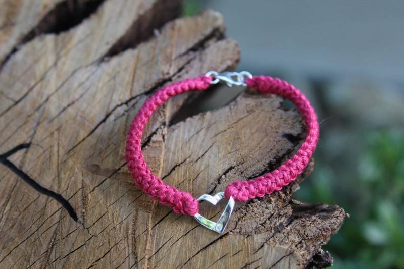 Baumwoll-Armband Mit Silberband in Dunkelrosa, Baumwoll-Schmuckgeschenk, 2-Jähriges Jubiläum, Handgemachtes Häkelschmuck-Geschenk Baumwoll-Armband Mit Silberband in Dunkelrosa, Baumwoll-Schmuckgeschenk, 2-Jähriges Jubiläum, Handgemachtes Häkelschmuck-Geschenk von TwogetherCo