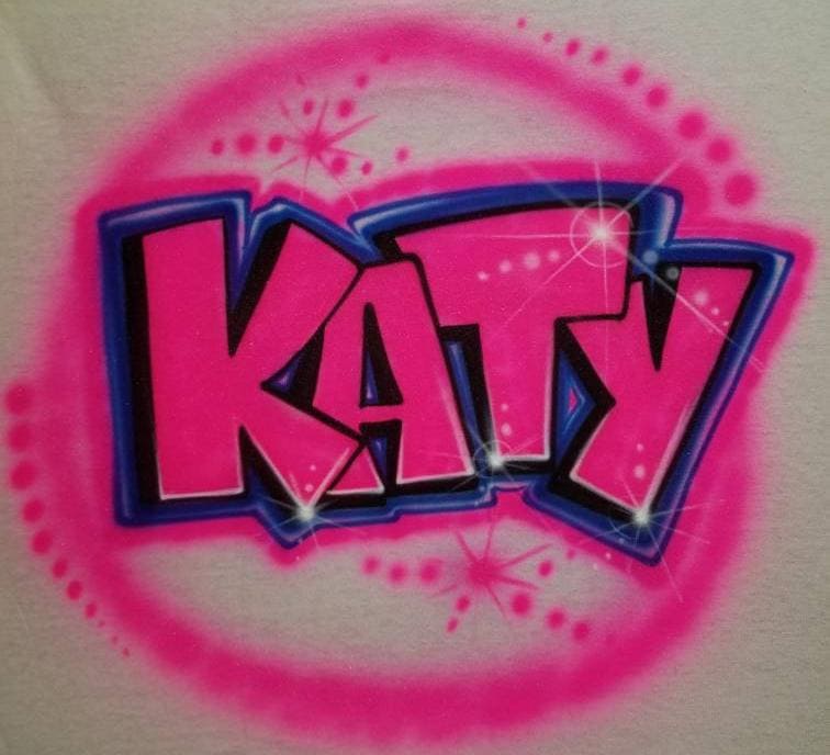 Personalisiertes Benutzerdefiniertes Airbrush-Namensdesign-Shirt | Größe 2 T - Erwachsene 5xl Personalisiertes Benutzerdefiniertes Airbrush-Namensdesign-Shirt | Größe 2 T - Erwachsene 5xl von TyGaAirbrush