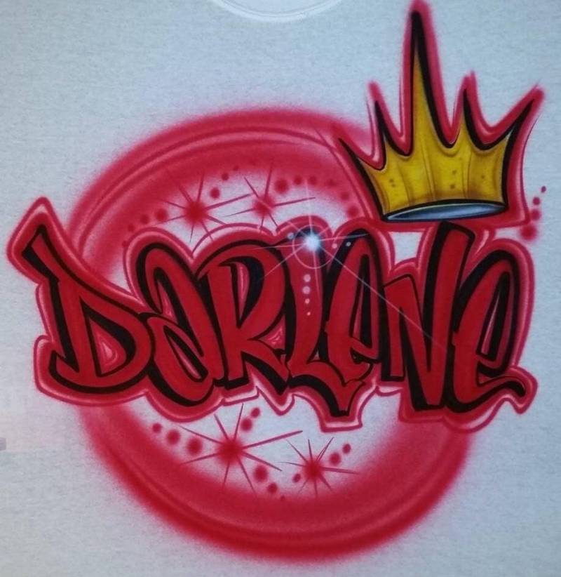 Personalisiertes Benutzerdefiniertes Airbrush-Namensdesign-Shirt | Größe 2 T - Erwachsene 5xl Personalisiertes Benutzerdefiniertes Airbrush-Namensdesign-Shirt | Größe 2 T - Erwachsene 5xl von TyGaAirbrush