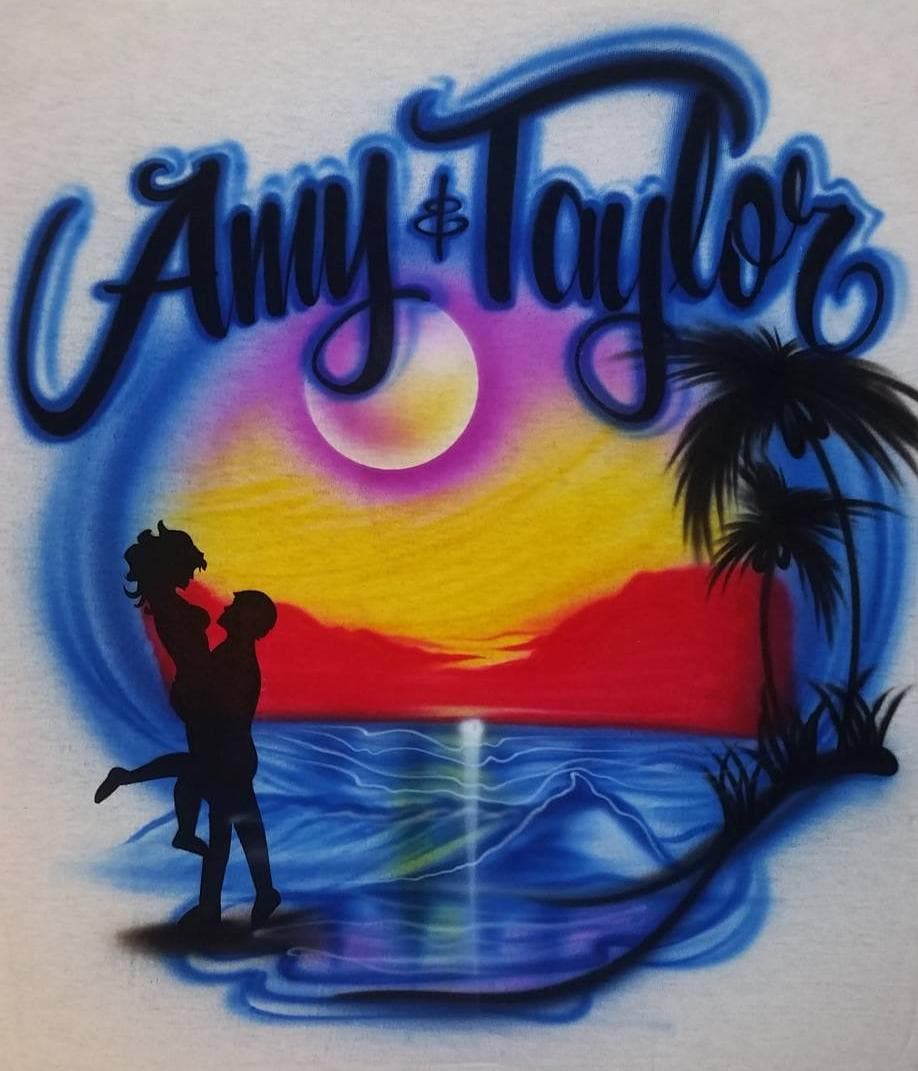 Personalisiertes Benutzerdefiniertes Airbrush-Paar-strand-Design-Shirt Mit Namen | Größe 2T - Erwachsene 5xl von TyGaAirbrush