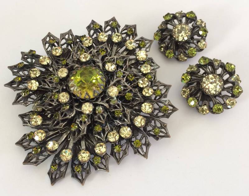 Wunderschöne Vintage Miriam Haskell Brosche & Ohrringe Set ~Grün/ Citrin Strass/ Antik Silber Ton Filigran ~Signiert von TyTimelessSparkles