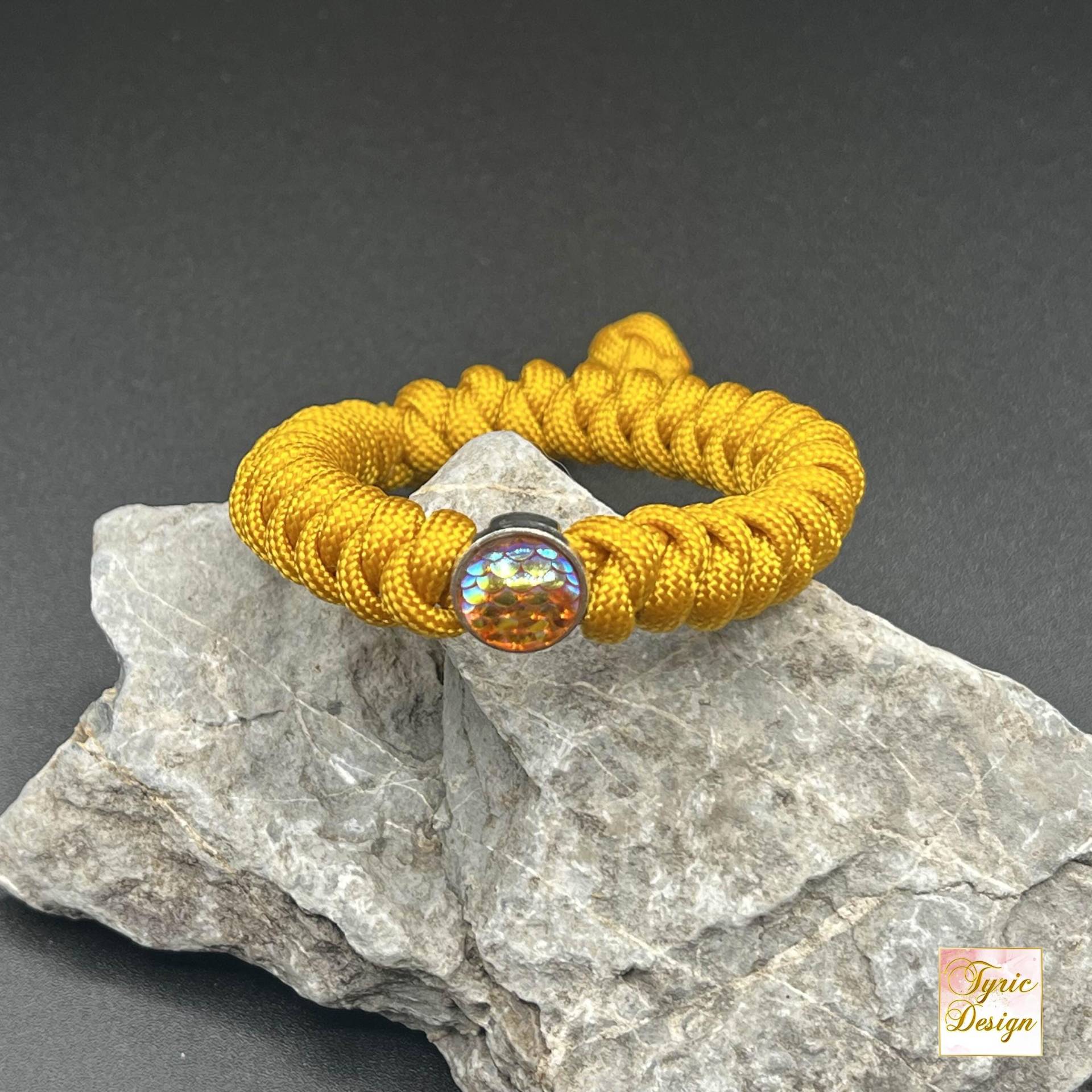 Paracord-Armband "Scale" - Limited Edition Nur So Lange Der Vorrat Reicht Paracord-Armband "Scale" - Limited Edition Nur So Lange Der Vorrat Reicht von TyricDesign