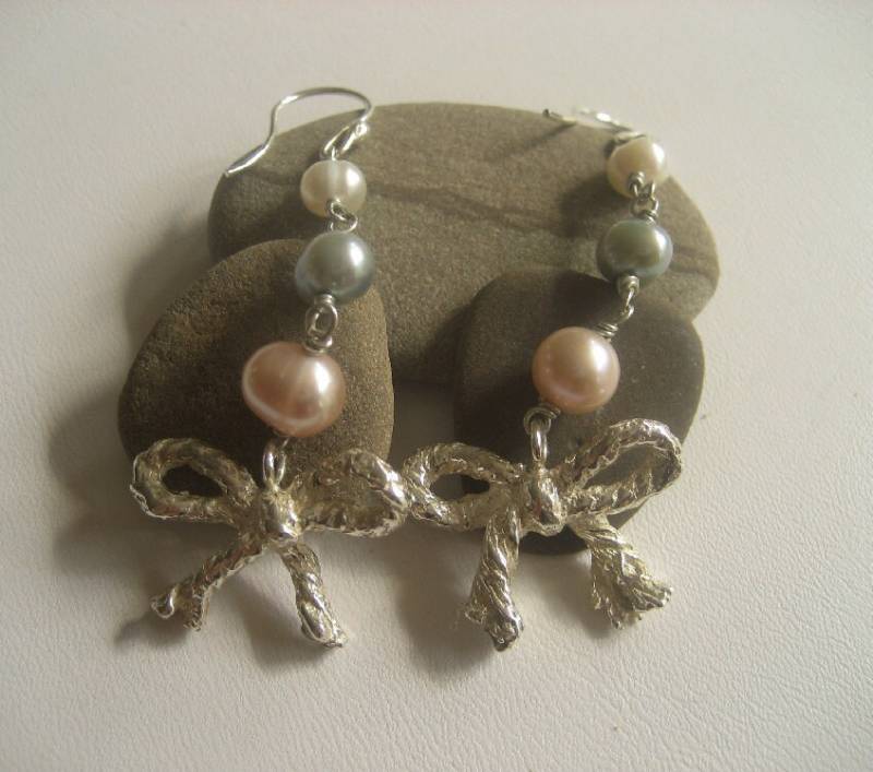 Perlenohrringe, Bogenohrringe, Silberperlenohrringe, Bunte Zuchtperlen von TzenNikoletta