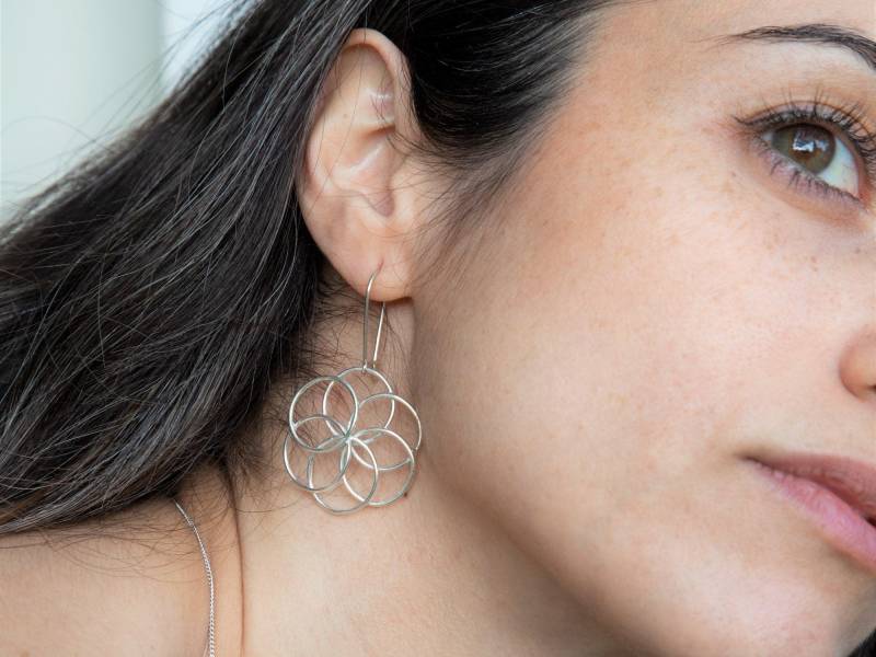sterling Silber Blumen Ohrringe Boho Multi Hoop Anhänger von TzufitMoshel