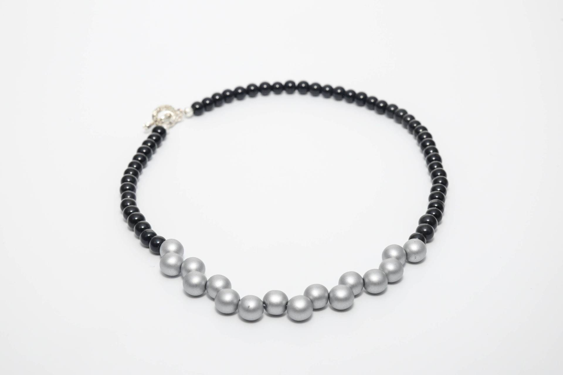 Midnight Dream - Schwarz Und Silber Halskette Midnight Dream - Schwarz Und Silber Halskette von UAreUniqueJewellery