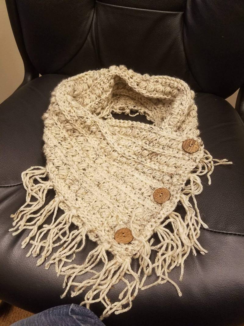 Malia Geknöpft Kutte Mit Holzknöpfen Malia Geknöpft Kutte Mit Holzknöpfen von UDesignBows