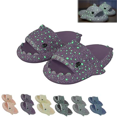 UERSUR Galaxy Shark Slides leuchten im Dunkeln,Shark Slippers Hai Hausschuhe Damen Herren Sommer non-slip and soft (Lila, Erwachsene, Damen, 36, Numerisch (von/bis), EU Schuhgrößensystem, 37, M) von UERSUR