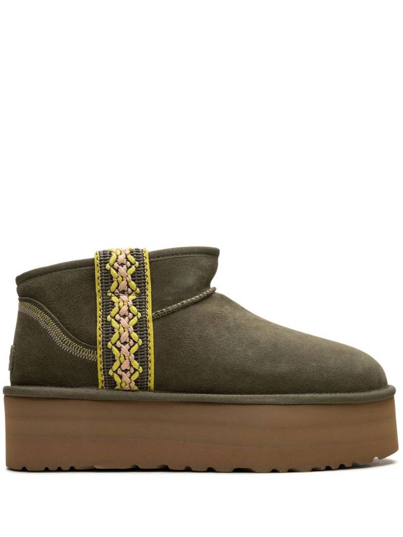 UGG Classic Ultra Mini Braid "Burnt Olive" Plateau-Stiefel - Grün von UGG