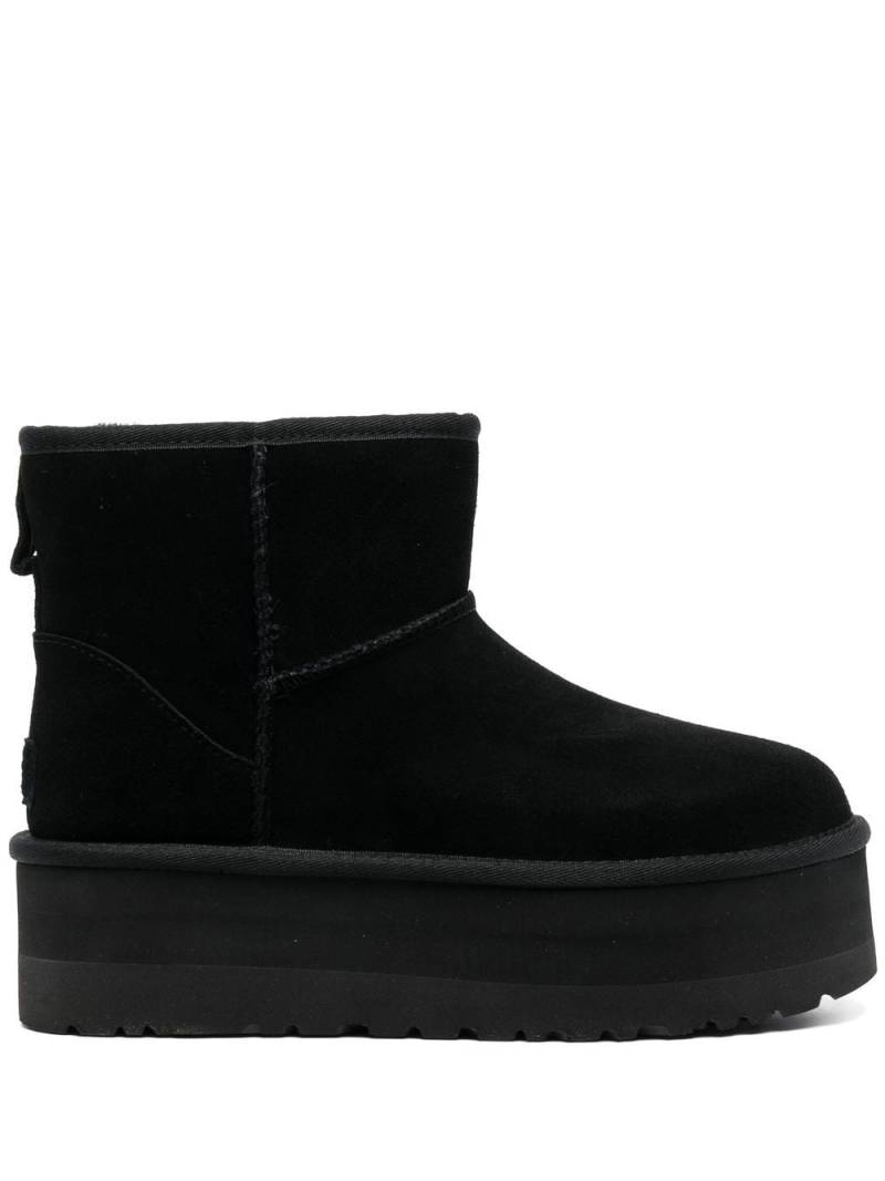 UGG Mini Classic Stiefel mit Plateau - Schwarz von UGG