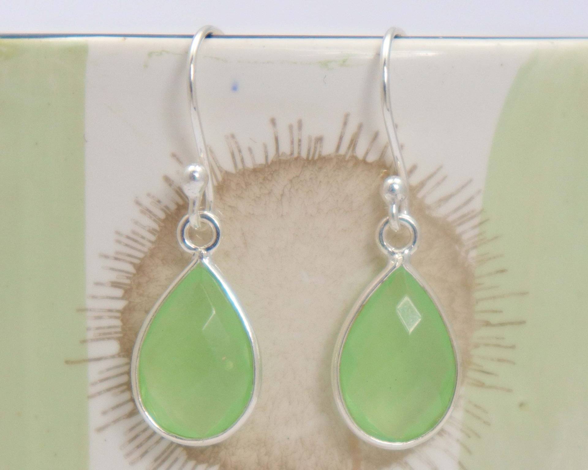 Handgefertigte Prehnit Chalcedon Ohrringe 925Er Sterling Silber Handgefertigte Prehnit Chalcedon Ohrringe 925Er Sterling Silber von UGJEWELLERS