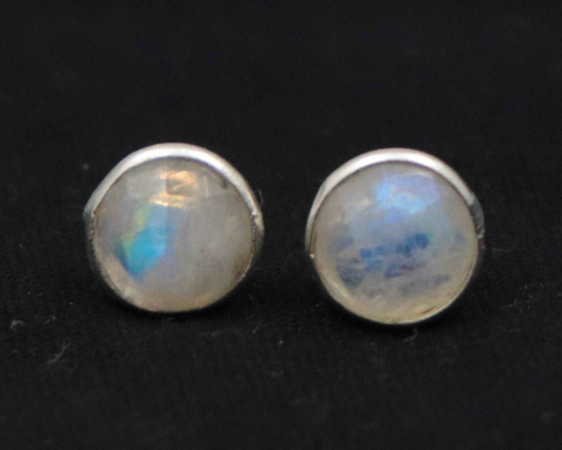 Regenbogen Mondstein Sterling Silber Ohrstecker Handgemachter Runder Schmuck Regenbogen Mondstein Sterling Silber Ohrstecker Handgemachter Runder Schmuck von UGJEWELLERS