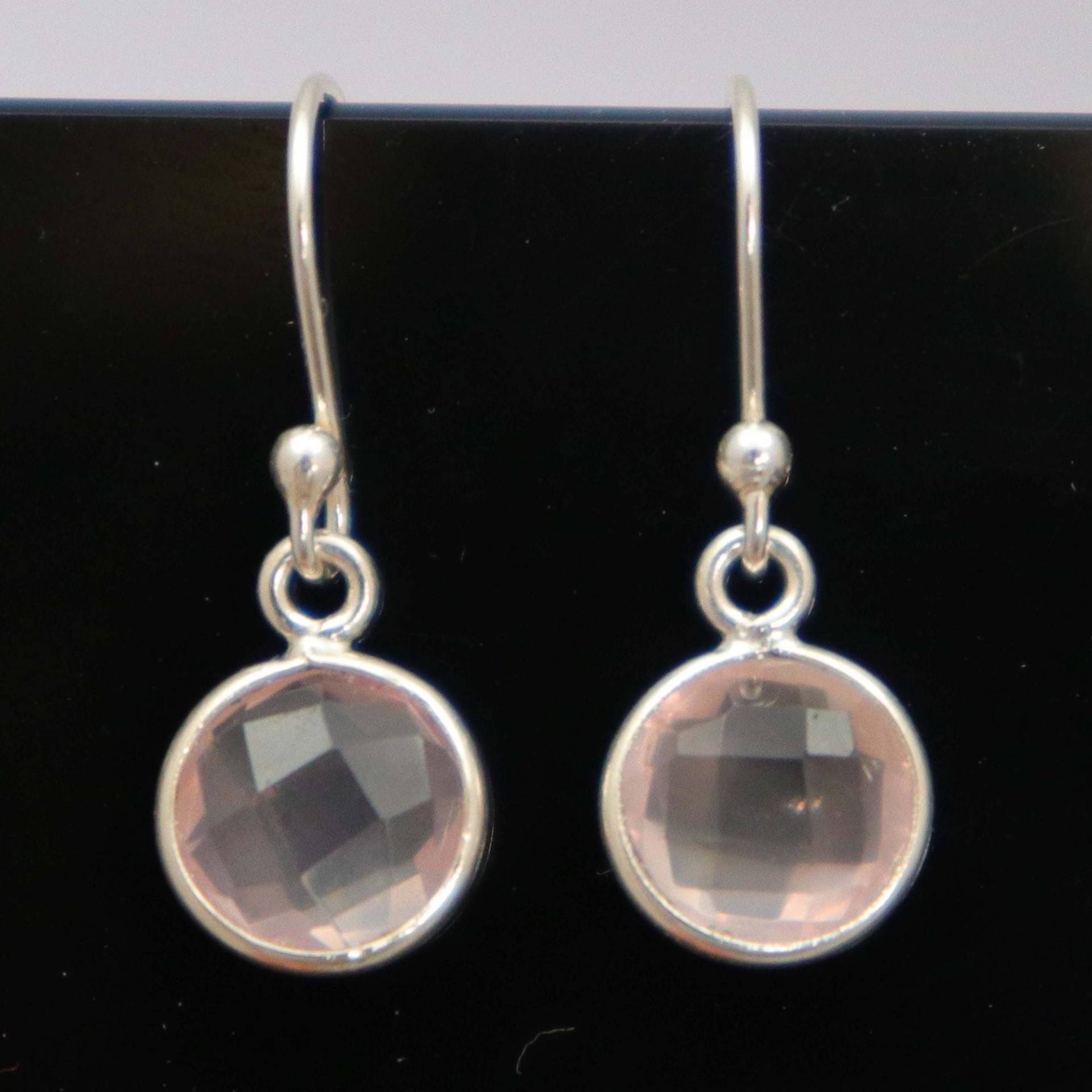Handgefertigte Rosenquarz Sterling Silber Ohrringe 8 Mm Briolett-Schmuck Handgefertigte Rosenquarz Sterling Silber Ohrringe 8 Mm Briolett-Schmuck von UGJEWELLERS