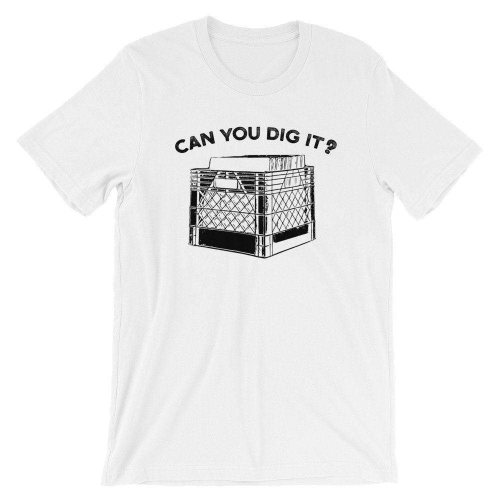 Can You Dig It Kurz-Arm Unisex T-Shirt Vinyl Schallplatte Kisten Design Can You Dig It Kurz-Arm Unisex T-Shirt Vinyl Schallplatte Kisten Design von UGRCollection