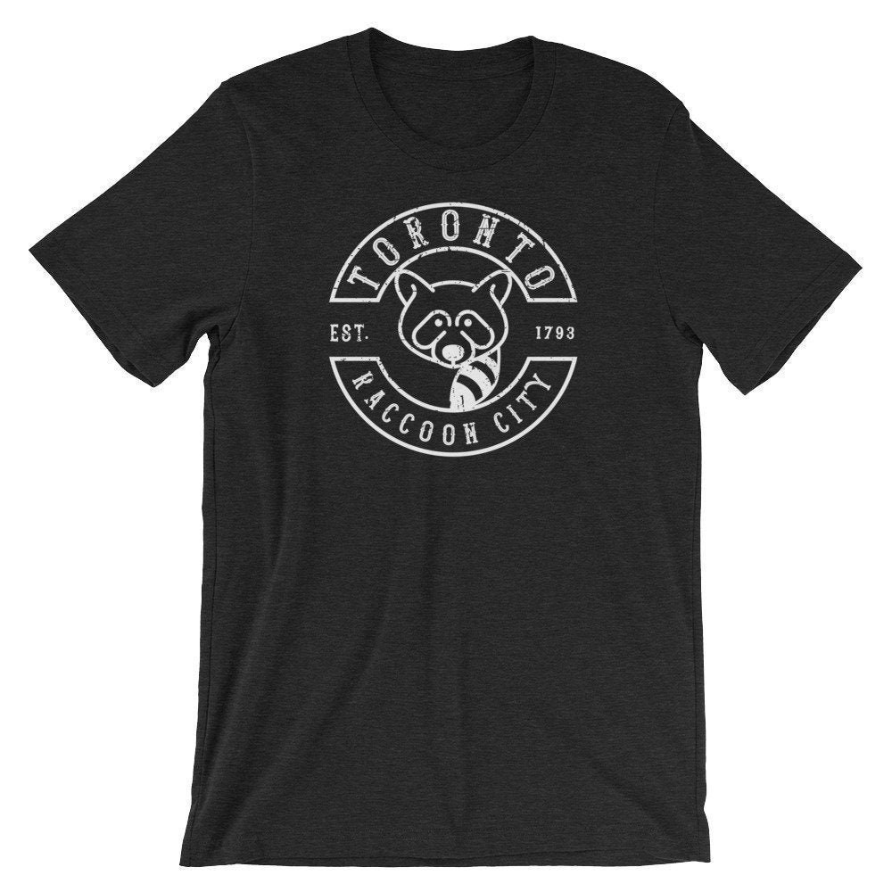 Toronto Waschbär Stadt Est. 1793 Grafik Kurzarm Unisex T-Shirt Toronto Waschbär Stadt Est. 1793 Grafik Kurzarm Unisex T-Shirt von UGRCollection