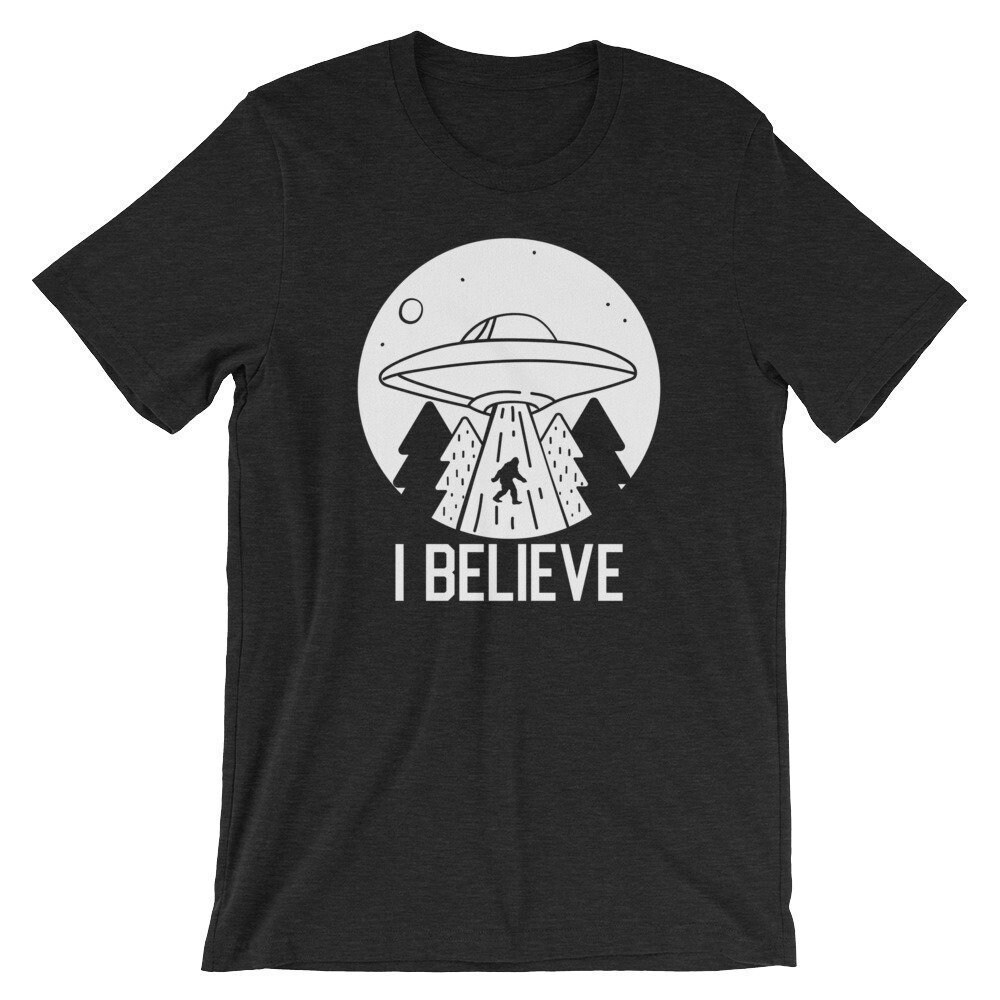 Ufo-Entführung Bigfoot Ich Glaube Unisex Kurzärmeliges T-Shirt Verschwörungstheorie Ufo-Entführung Bigfoot Ich Glaube Unisex Kurzärmeliges T-Shirt Verschwörungstheorie von UGRCollection