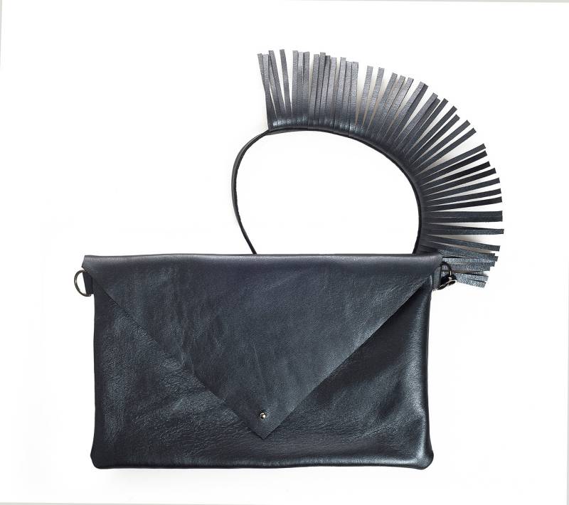 Lederumschlag in Metallic Blau Mit Fransen Am Gurt, Umhängetasche, Lederclutch Gurt Lederumschlag in Metallic Blau Mit Fransen Am Gurt, Umhängetasche, Lederclutch Gurt von UJaneBags