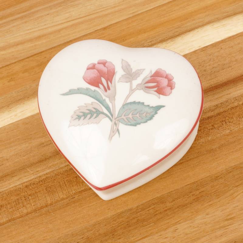 Herz Porzellan Herzdose || Florales Design Weiß, Rot, Grün Und Graugelblich Porcelana Real Brasil Von By Ingrid S Lara von UKAmobile