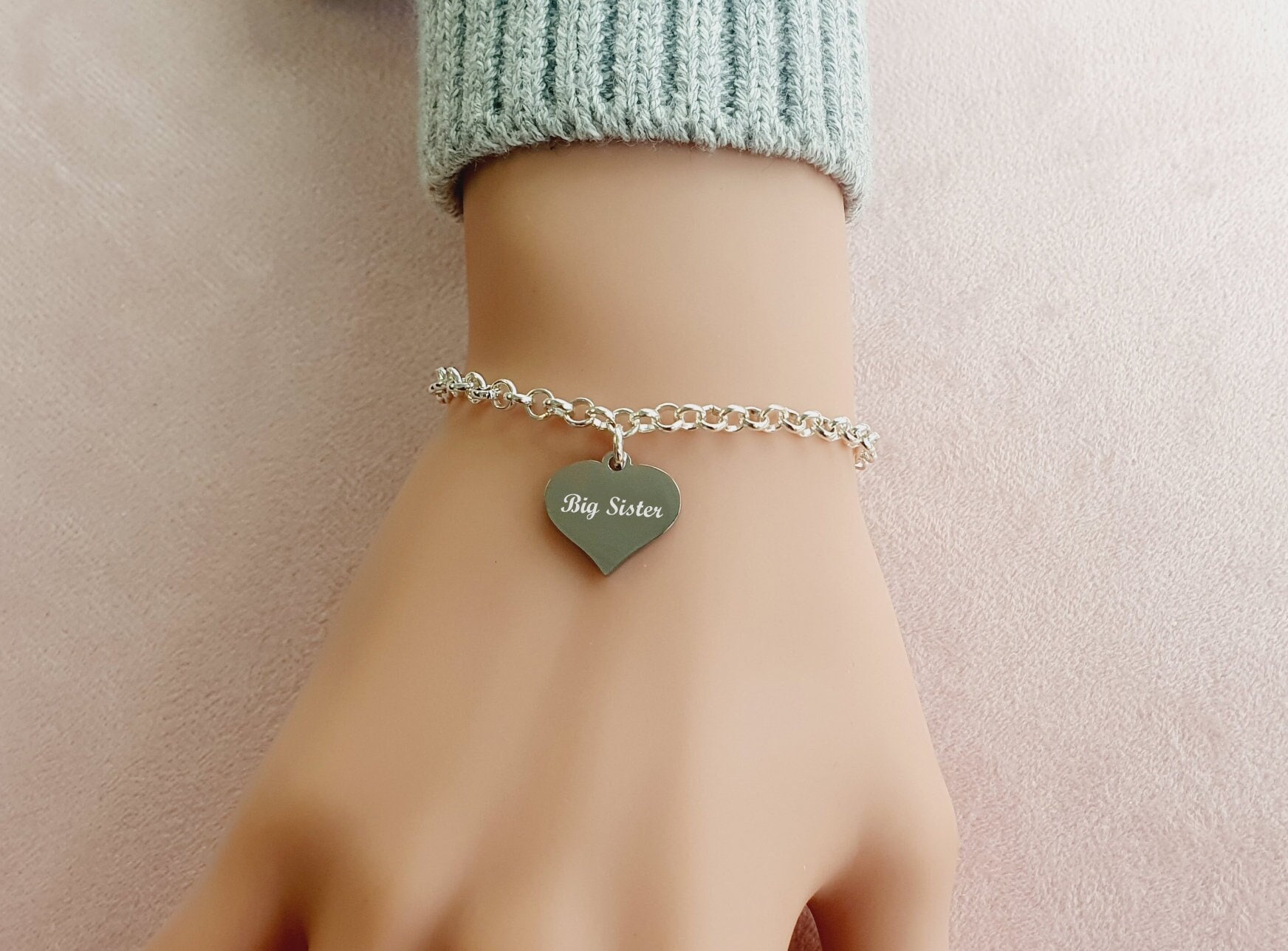 Große Schwester Personalisierte Gravierte Herz Charm Link Armband Geschenk Für Mädchen Und Frauen von UKCharmedJewellery