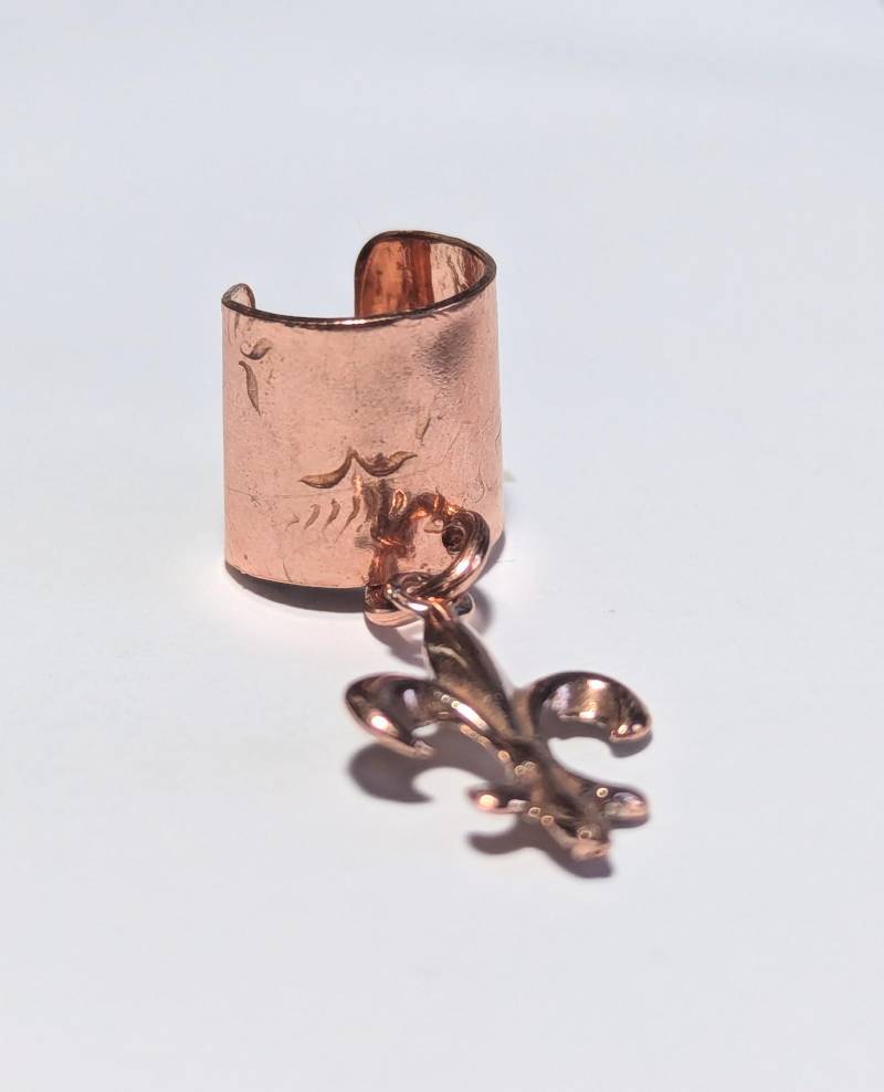 Fleur De Lis Ohrmanschette, Alle Kupfer, Handgefertigt Und Ein Von Einer Art von ULoveJewelry