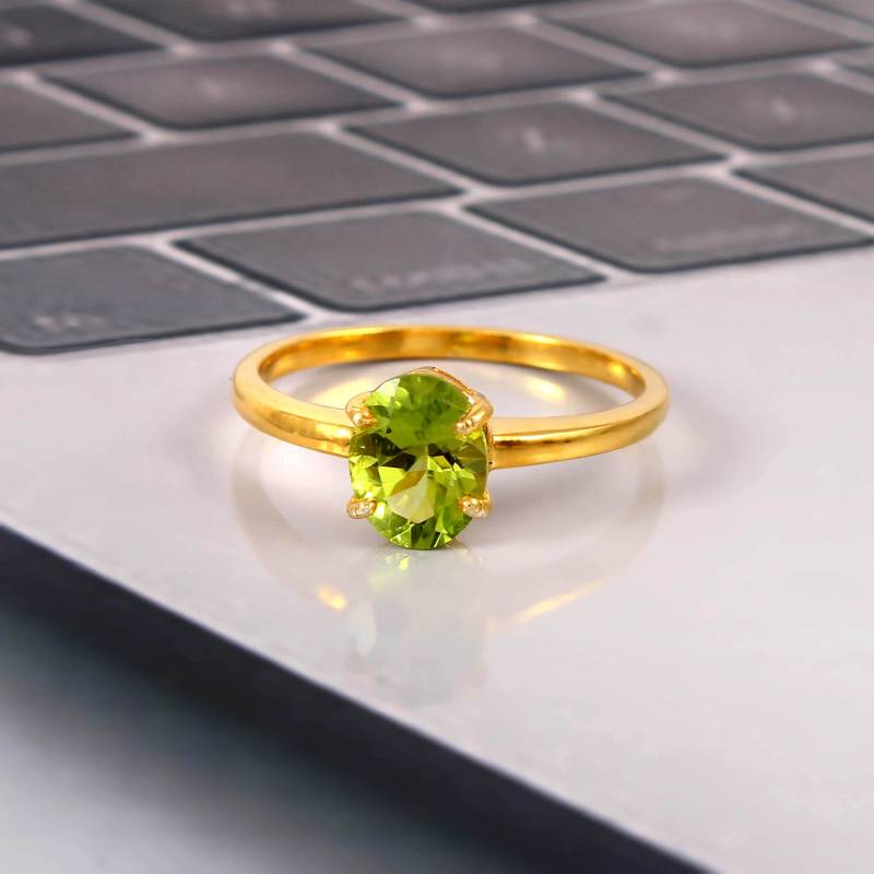Peridot Ring, Natürlicher Peridot, Ring Im Ovalschliff, Ovaler Peridotring, Vergoldeter August Geburtsstein, 925Er Silberring, Statement-Ring von ZAHRAGEMSJEWELLERYS