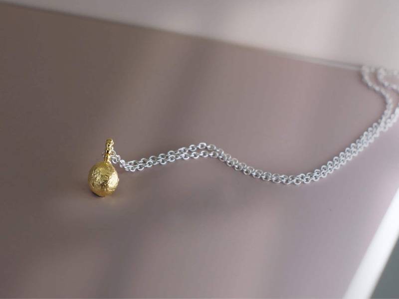 Handgefertigter Tropfen-Anhänger Geschmolzen Aus Recyceltem Silber, 18-Karat-Gold-Vermeil, Nachhaltig, Individuell & Zeitlos Elegant Unikat von UMARIIart