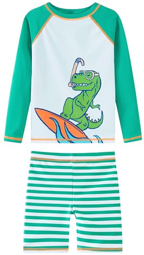 UMELOK Jungen Bade Set UPF 50+, Zweiteiliger Rash Guard in Weiß und Grün mit Dinosaurier Surf-Motiv auf dem Oberteil und Weiß-Grüne Streifen Schwimmshorts, Sonnenschutz für Kinder von UMELOK