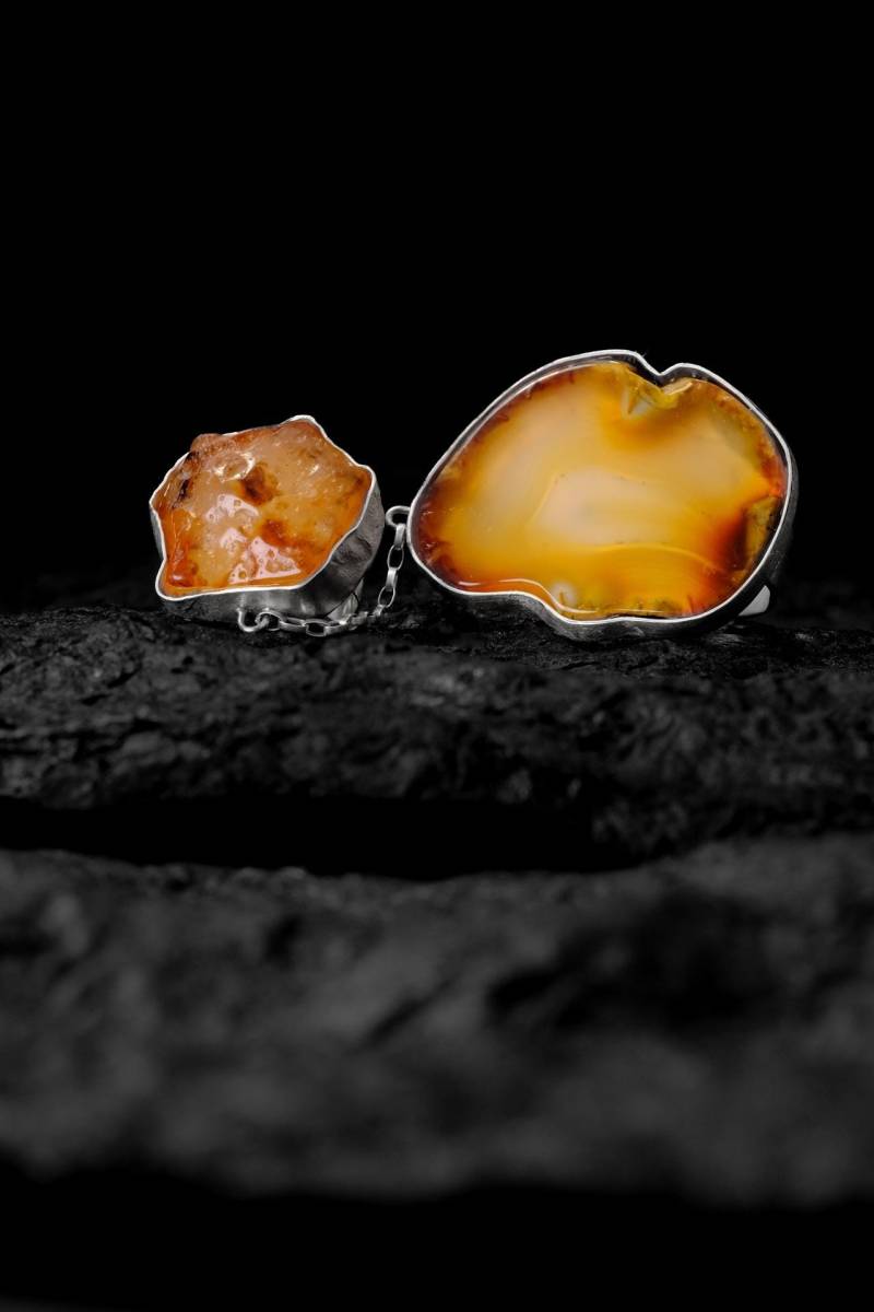 Feuerachat Doppelfingerring - Handgemachter Statement Ring Von Unamē Berlin von UNAMEAtelierBerlin