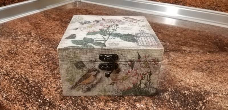 Handgemachte Frühlings-Holzkiste-Hochzeits-Andenken Mit Vogel-Design von UNIBOUTIQUELTD